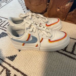 WMNS AIR FORCE 1 '07 LV8
"Denim Swoosh"